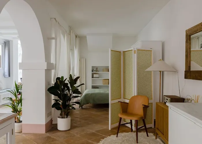 The Secret Loft Garden Apartment Rom